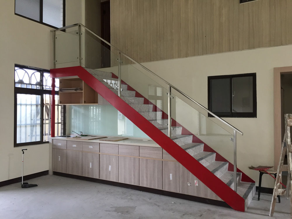 台南鋼構樓梯+玻璃扶手工程